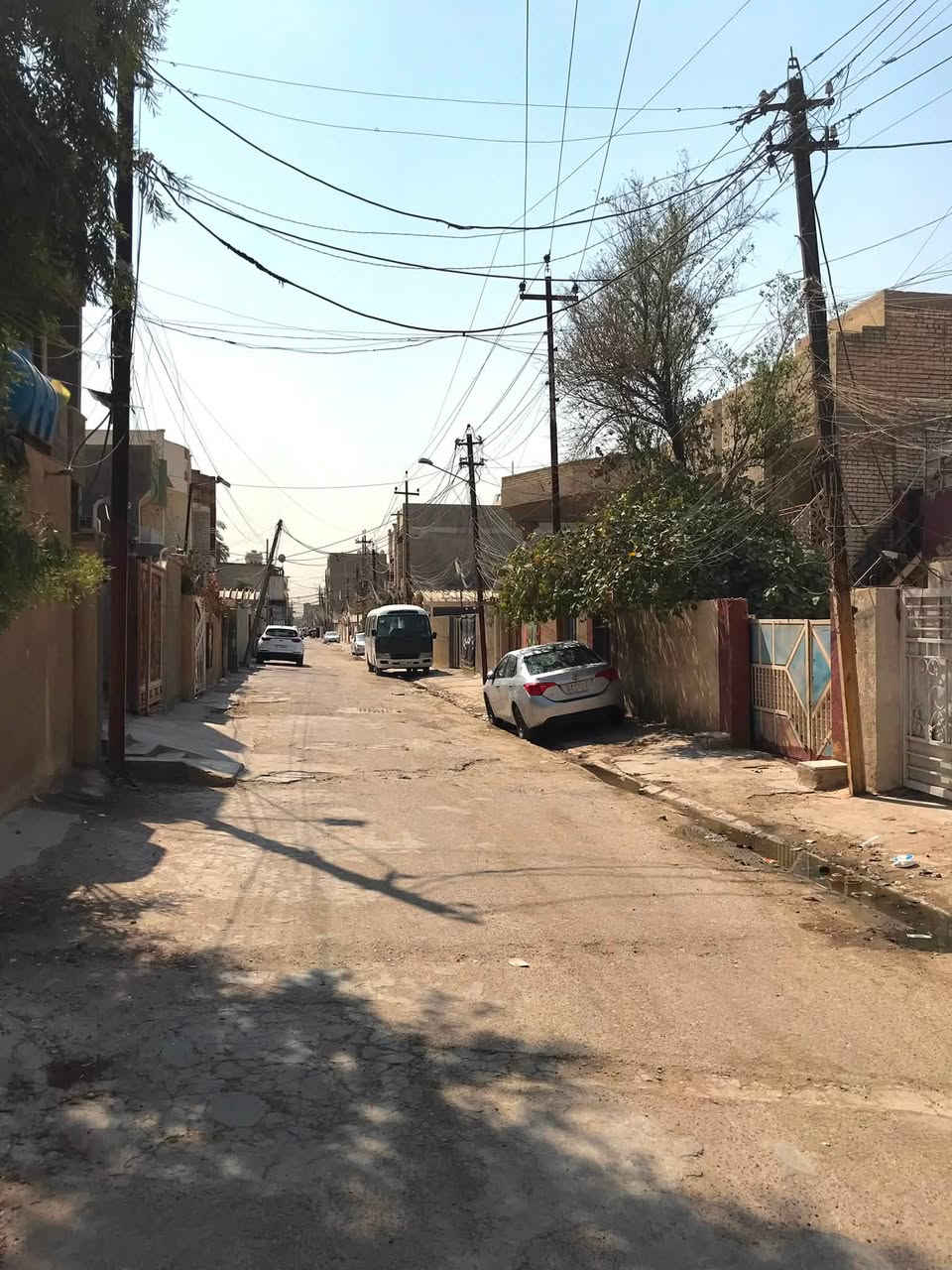 يا الله
السلام عليكم .
بيت للبيع بغداد الامين الثانيه( المعلمين ) شارع مكتبة روئ ، مساحة البيت ٨٠ م واجهة ٤ نزال ٢٠ بيت بناء نضيف يحتاجلة صبغ وترميم شي بسيط تفاصيل البيت الطابق الارضي كراج كبير يفوتك عالاسقبال ومساحة الدرج وراها مطبخ كبير بارد ومطبخ صغير حار وصحيات ثنين 
الطابق الاول غرفتين من ضمنهن غرفة سويت وبينهم مساحة الدرج والطابق الثاني بيتونه صغيره وسطحين شتايكر الشارع عريض والمنطقة هادئة كلش
السعر ١٨٥ بي مجال قليل 
للاستفسار ***********
