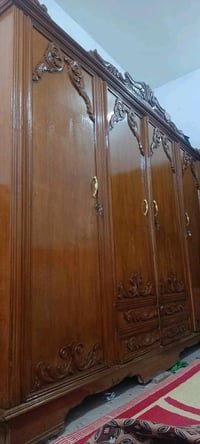 كنتور ٤ أبواب • خشب درجة أولى • اليدات مكسورة