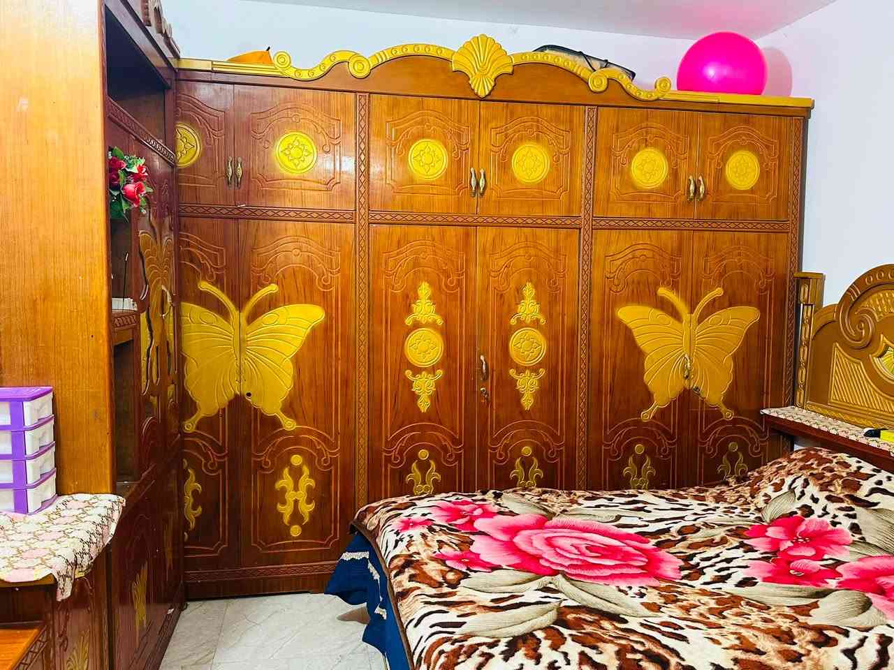 غرفه اخشاب • خشب ثقيل • نضيفه كلش