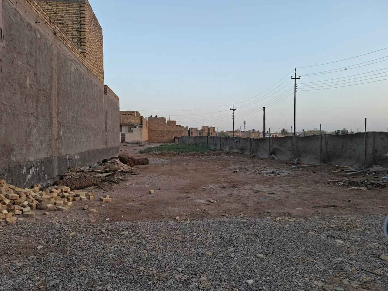 قطعه ارض للبيع
مساحه 275 متر زراعي 
كامل خدمات 
العنوان دور للنفط. حي الحريه 
السعر. مناسب 
استفسار اكثر
***********
