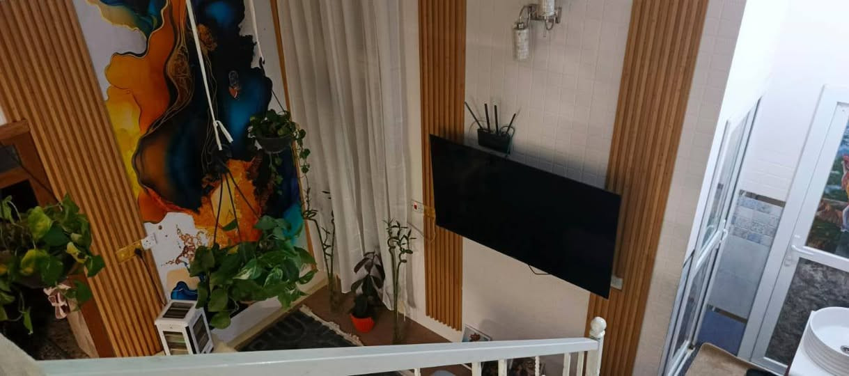بيت ملك صرف 103 متر بالجمعيه قرب فلكه سيد الاسعار مؤثث بالكامل للبيع عباره عن منزل مربع من اصل 205 متر مناصفه يقع بالخلف من المناصفه وله ممر متر للدخول إليه التواصل على واتساب الرقم *********** السعر 300 مليون قابل للتفاوض خمس غرف نوم و خمس صحيات كونكريت مسلح بناء حديث
