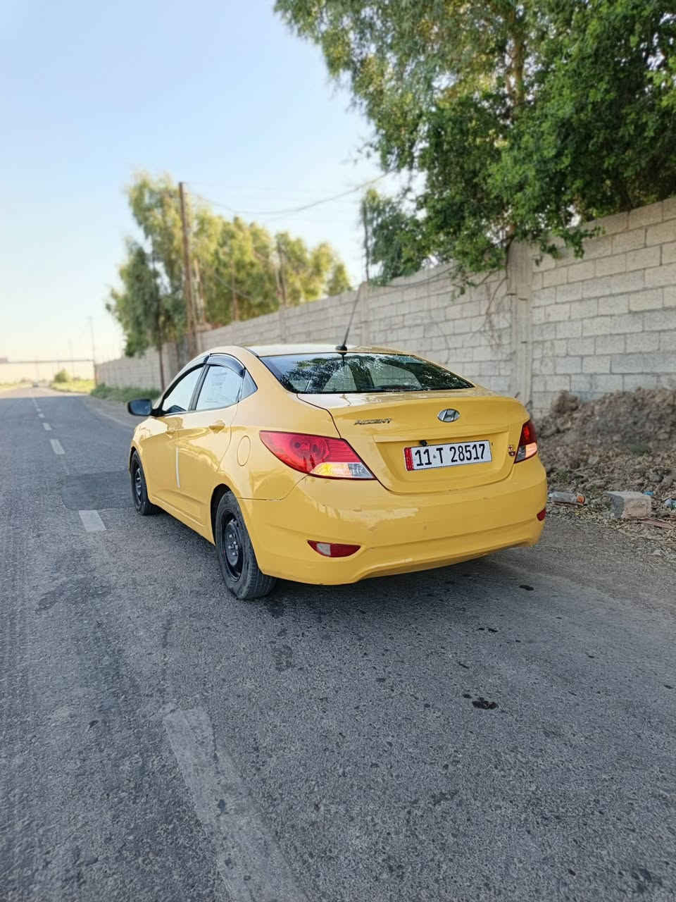 سلام عليكم
اكسنت موديل 2015
وارد امريكي 
محرك 1600
رقم بغداد انكليزي 
تحويل مباشر ثاني يوم 
سونارها مرفق مع الصور تبديل بنيد فقط 
تخم تاير جديد 
السعر75وبيها مجال بسيط
العنوان بغداد المعامل
رقم الهاتف ***********
