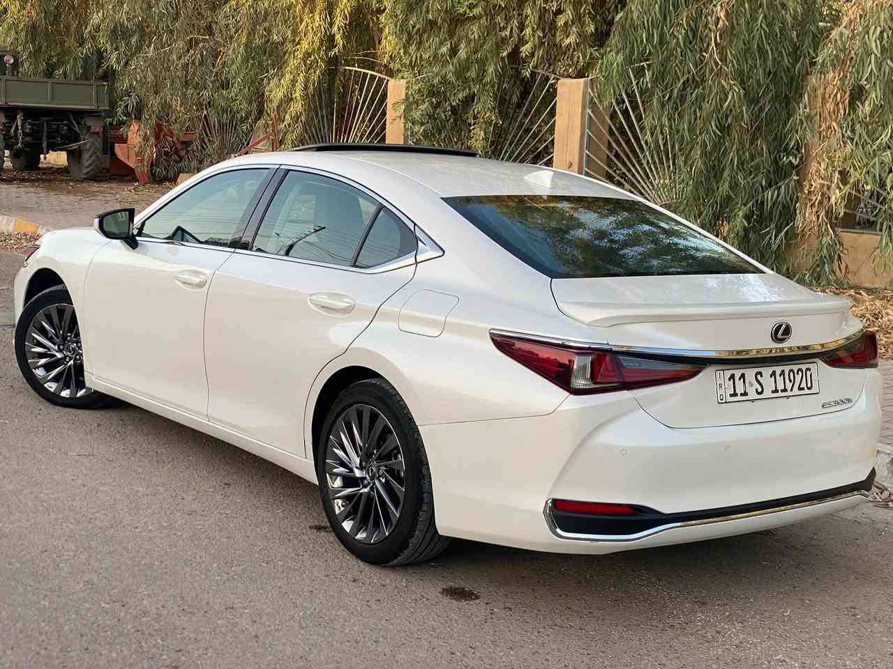 السلام عليكم
للبيع لكزز  ES 300  هايبرد  2024  

وارد امريكي ضرر جاملغ وبنيد 

يعني بيه صبغ قطعتين 

رقم الشاصي مرفق مع الصور 

مواصفات لكجري يعني فووووول

سلايت 

بصمه + دخول ذكي 

5 كاميرات 

كشن جلد + 2 كهرباء + حار وبارد 

تبريد قطعتين   دادشو 

برده خلفيه كهرباء    جنطه كهرباء 

رادار امامي + رادار جانبي كله شغال 
شاشه كبيره + تحكم ستيرن + شفتات 

حساس امامي وخلفي 

السيارة فووول مواصفات لكجري 

السياره حلوووه وجديده لوك ماشيه 24 كم يعني بحالت الوكاله 

رقم بغداد دولي مشروع وطني سنويه جديدة يعني شرط التحويل 

السعر 258 وبيه مجال بسيط الشراي يخابر 

***********
