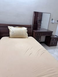 غرفه صاجيه تعتبر زينه بس يحتاج تتشكل الباب كنتور وسعرها رخيص ب100 مكان...