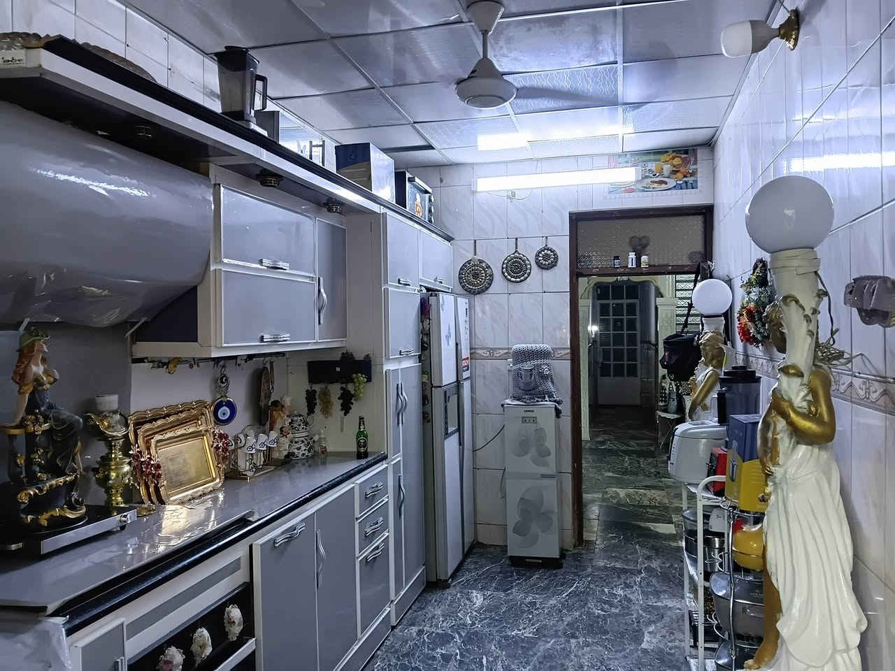 السلام عليكم عقار للبيع مساحه ١٢٥ متر واجه ٦ ونص نزال ٢٠ يحتوي عل استقبال مطبخ حولي عدد ٢ وعدد الغرف ٣   العنوان الامين الثانيه خلف مدرسه الفارس العربي للتواصل متواجد واتس اب  ***********
