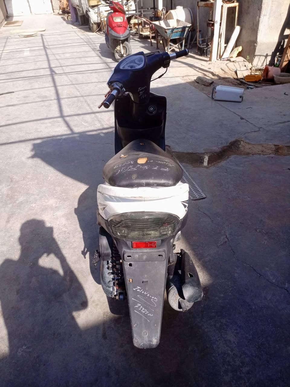 اخوان الدراجه معروضه يمي للبيع نضيفه كلش مكينه كهربائيات تايرات دبلات كفرات كلها بحاله جيده جدا سعرها 500الف مكاني بغداد الثعالبه واني بخدمتكم للاستفسار ***********
