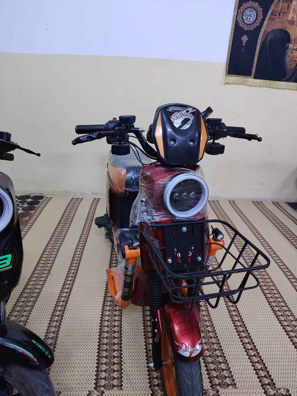 دراجه شحن بطاريات كبار 34 امبير جديدة ما مستخدمه هواي قليل 20 يوم صارلها كلش لبيع سعر 500 قفل بدون مداهر رقم ***********
