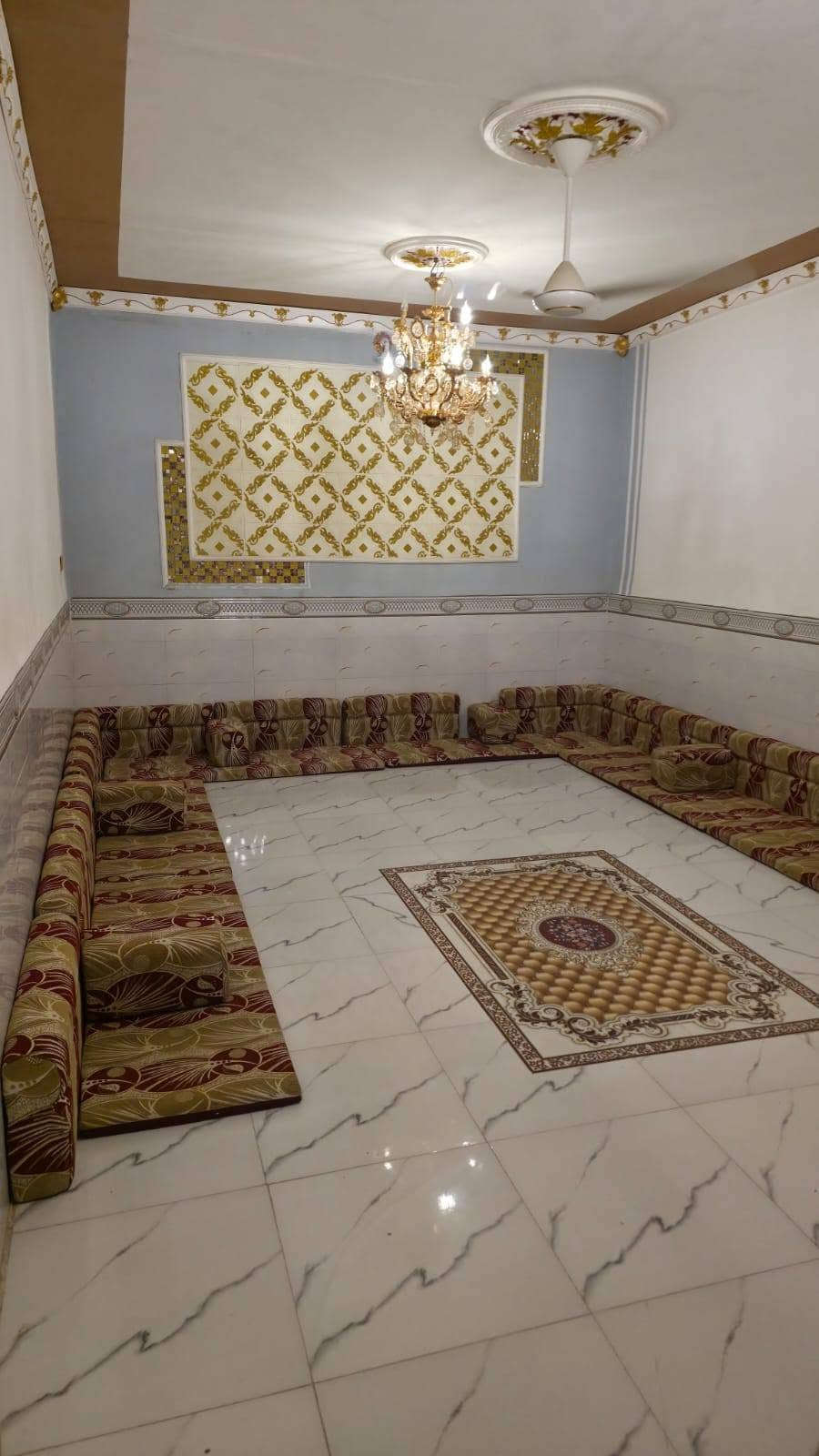 بيت للبيع مساحه 175م وجه 8م حي الشهداء مومن قريش قرب القاضي سعره 100مليون لتراصل ***********
