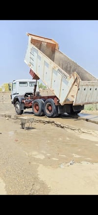 شاحنة • للبيع