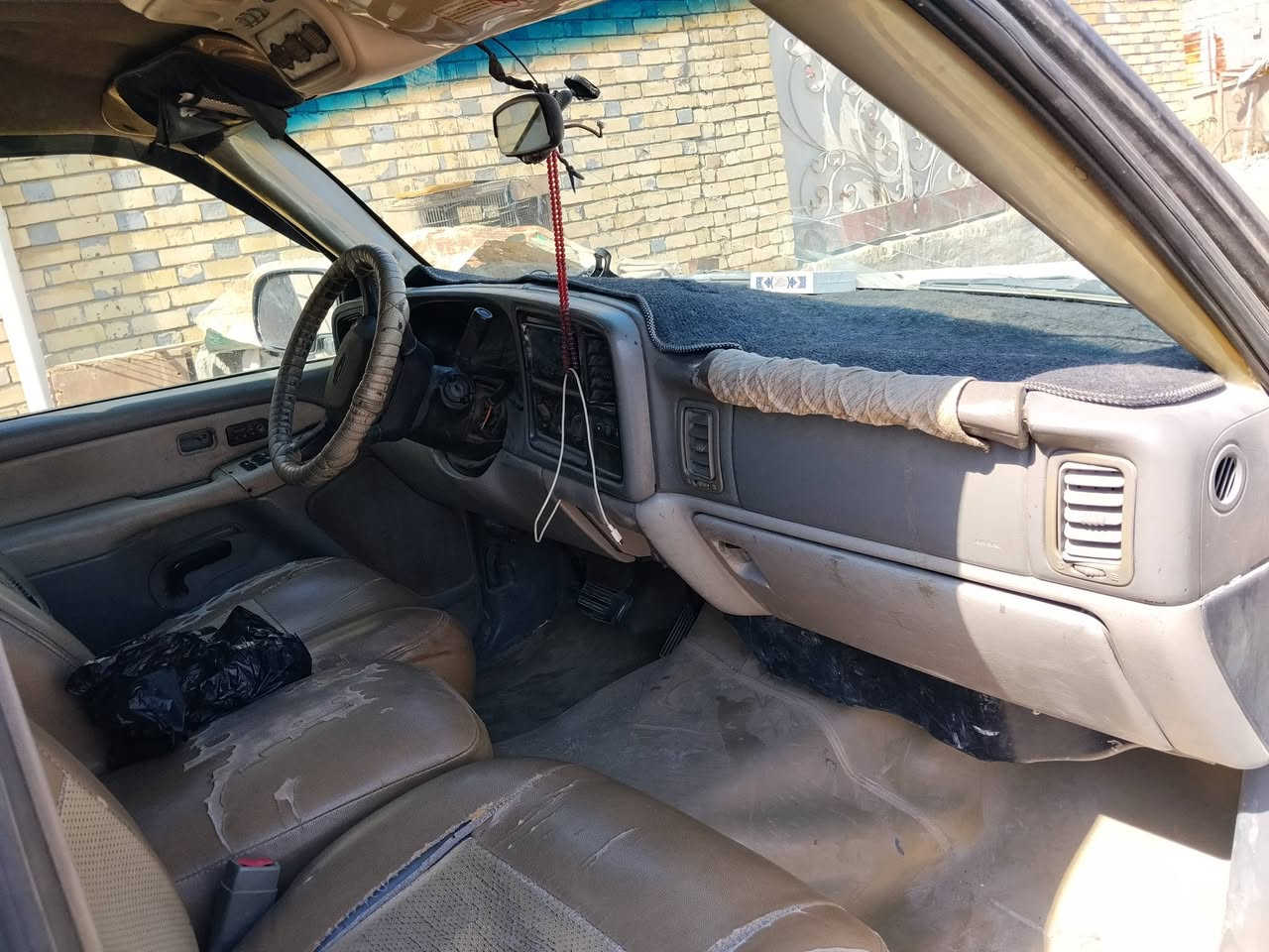 سوبر بان 2000 محرك 5300 كير700 مكفولة من الضربة  كير محرك  كفالة تخم تاير جديد صدر جديد تبريد نقص كمبريسر عاطل انطيك كمبريسر وياها رقم صلاح الدين بسمي شرط التحويل المكان بغداد الشعب السعر 70وبيه مجال امراوس ماكو مشكلة الشراي يتصل ***********
