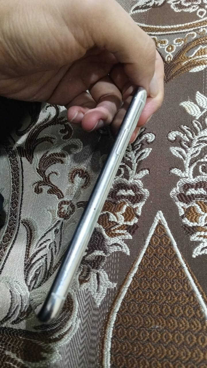 ايفون 11 برو 256
لون ابيض 
ذاكرة 256
بطارية 70
ما مفتوح الجهاز 
العطل وكع من أيدي و اشتعلت الشاشة فقط لا غير ( تصلحو و تفتحو وكل شي ضمان مثل ما ذكرت المواصفات ) الجهاز نضيف الله شاهد 
السعر 120 و بي مجال قليل
هذا رقمي فقط واتساب 

***********
