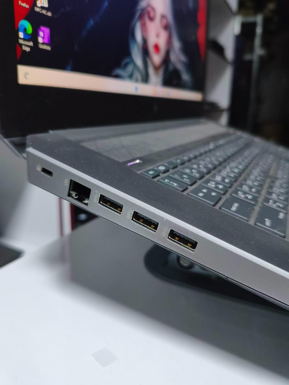 بمعالج i9 و بكرت شاشة RTX5000 بحجم 16 كيكا
المهندسين لا تفوتكم
🔥 HP ZBook 17 G6 — Workstation احترافي بقوة NVIDIA Quadro RTX 5000 🔥

💻 المواصفات:

🚀 المعالج: Intel Core i9 – الجيل التاسع H

🎯 كرت الشاشة: NVIDIA Quadro RTX 5000 16GB

🧠 الرام: 16GB DDR4

💾 التخزين: 512GB SSD

🖥️ الشاشة: 17.3" FHD

🎮 كرت مدمج: Intel UHD Graphics 630

⌨️ الكيبورد: عربي + إنكليزي بإضاءة ليزرية

🔥 أداء احترافي للأعمال الثقيلة!
مصمم ليقدم أداء قوي في: 🎮 الألعاب
🏗️ التصميم الهندسي
🧊 برامج الـ3D والرندر
🎬 المونتاج
💻 البرامج الهندسية والثقيلة

🎁 هدايا مجانية مع الجهاز: 🖱️ ماوس
🖤 ماوس باد
🎒 حقيبة لابتوب
🔌 شاحن

📍 العنوان: بغداد — الأمين الثانية
📲 للطلب والاستفسار واتساب أو تليگرام:
***********

مليون و50 الف بسسس
