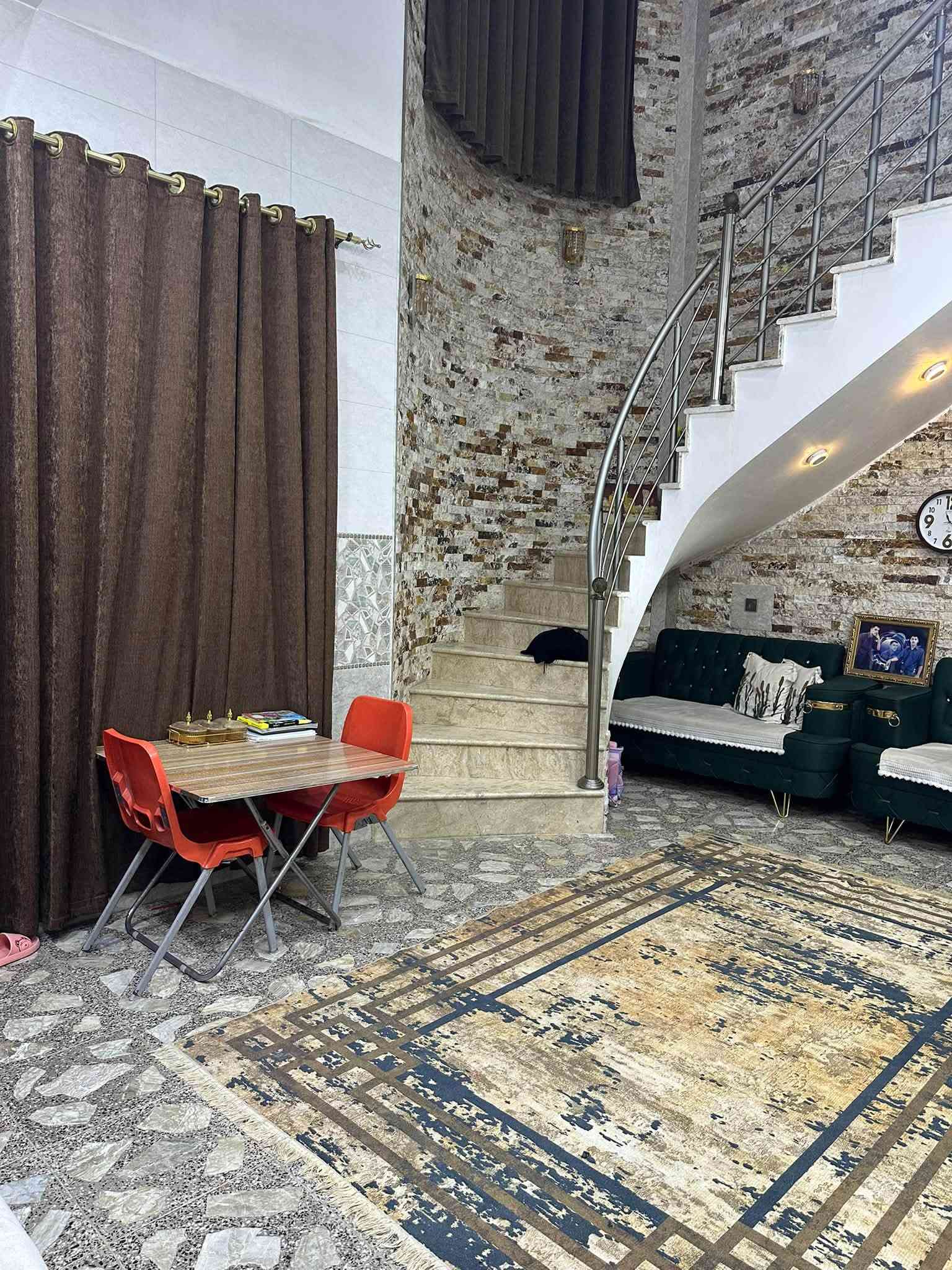 ١٠٠م • ٣ غرف • شارع المطار