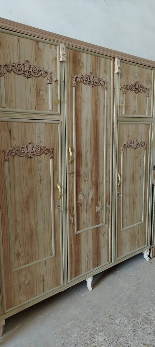 يتوفر لدينا كناتير بوفيات فراش جميع قياسات وغرف نوم مستعملة نظيفة جدا جدا العنوان بعقوبة كاطون شارع أبو رباح مجاور مرطبات السيد *********** مزاد ابو كرار الغريباوي
