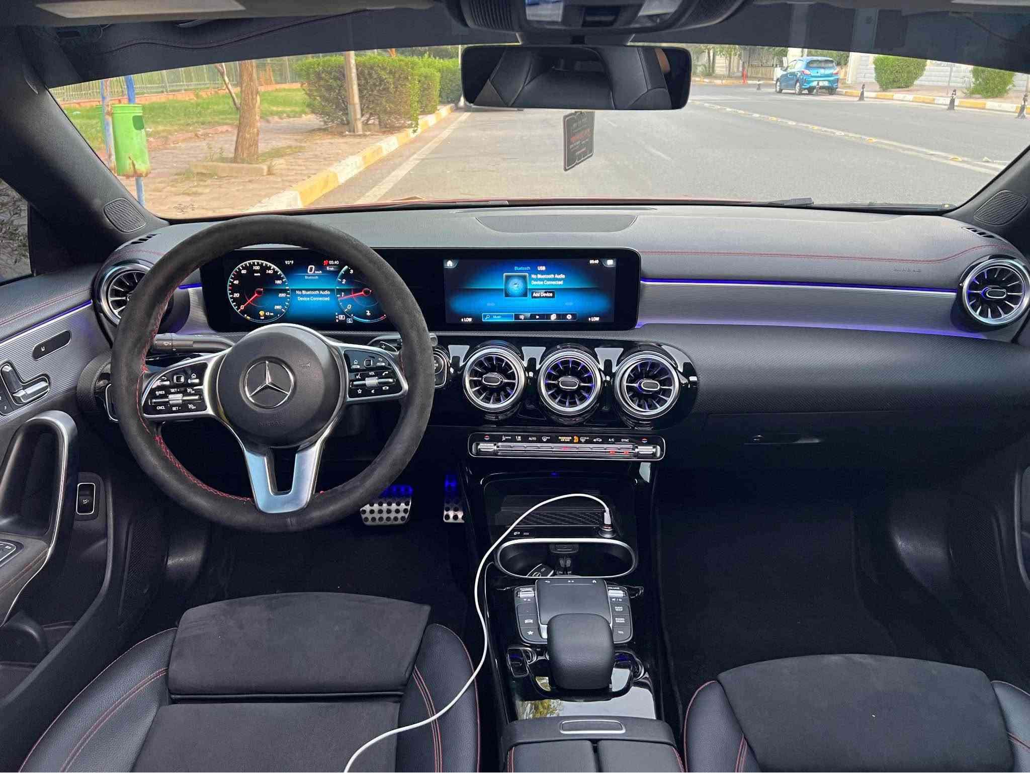 سلام عليكم 
Mercedes Benz Cla 250 2023
فول مواصفات 
قطعتين صبغ 
ارباك ستيرن سيستم 
سيارة جديد مابي ربع دينار مصرف 
ماشي ٣٤ الف 
سعر ٢١٨ ورقة مجال 
مكان اربيل 
واتساب *********** أربيل, العراق
