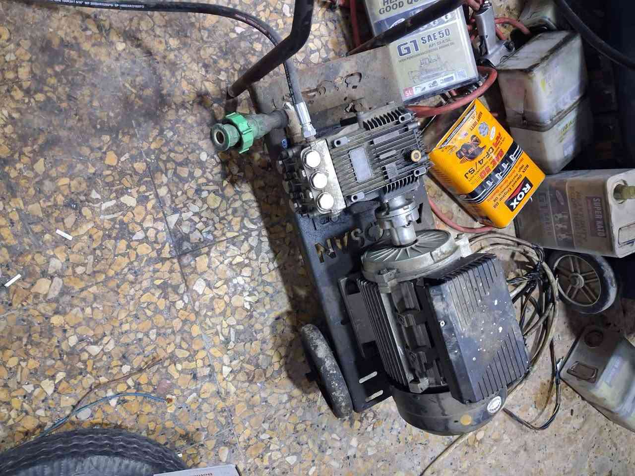 خنزيره غسل سنكر فيز  مع تانكي 5000 لتر 
الصونده طولها 30متر
السعر مليون
 التفاصيل على هذا 
الرقم  *********** ابو علي الشمري 
مكلف بل النشر
