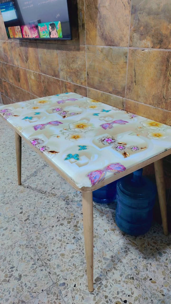 ميز طعام • البياع الشرطة الخامسة