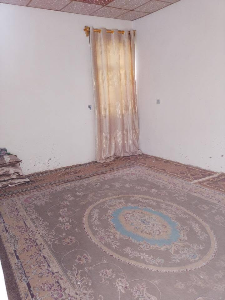 السلام عليكم بيت للبيع غرفتين وصاله واستقبال ومطبخ وصحيات   مساحته 140. السعر 28وبي مجال مكان كوفه صورة الوائلي اي ستفسار على هذا رقم ‏‪***********‬‏
