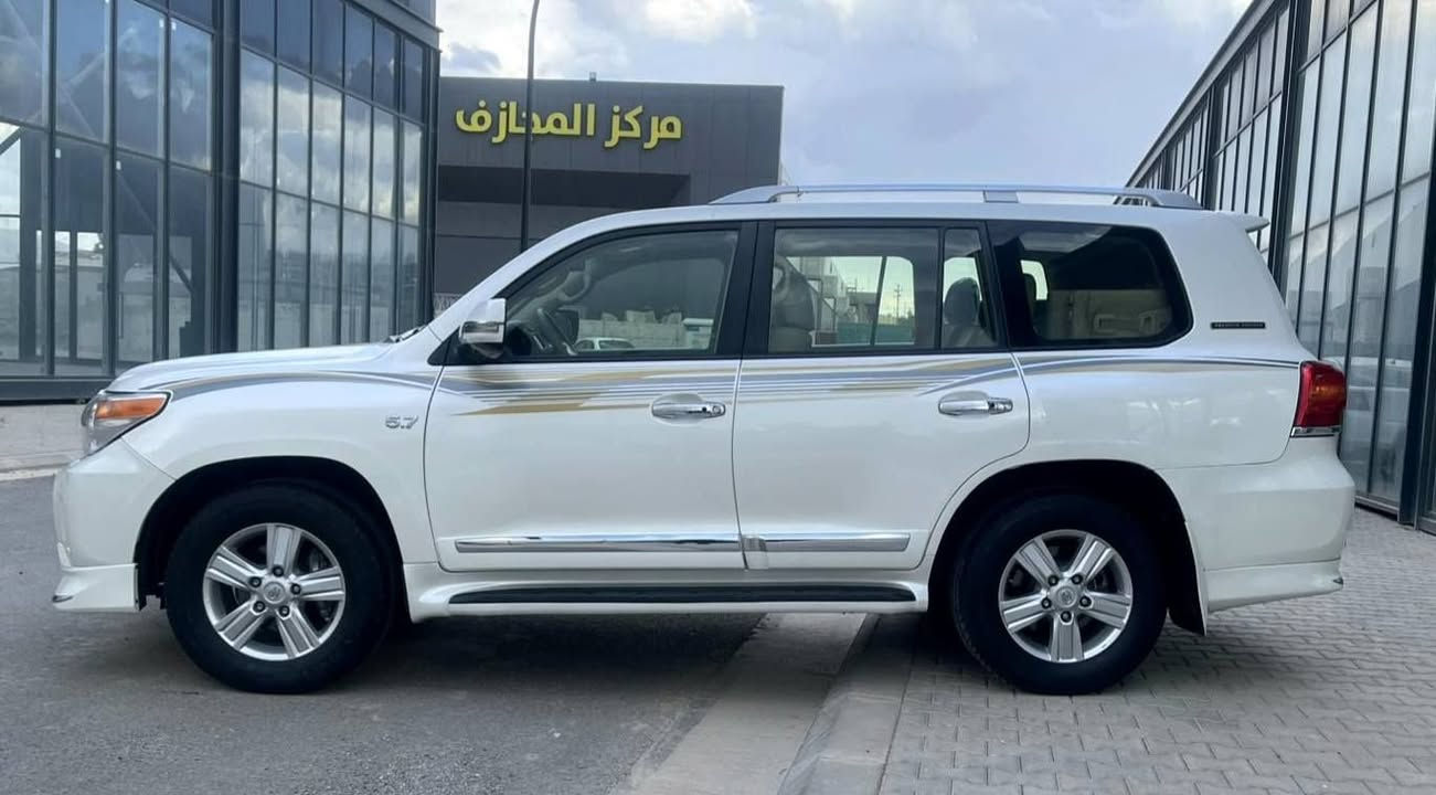 تويوتا لاندكروز
موديل ۲۰۱٤
موصفاتVXR V8 5.7 فول فول مواصفات شركة بريم
ماشية فقط ۱٤٤ الف حقيقي
بدون صبغ فقط ۲ قطعة تبديل بلادية
محركة گير بشرط 
رقم سنوية جديد سنوية ۲۰۲۹ منتهاء
اربع طايرات جديد
سيارة كل علی بلادي
موقع سليمانية 
سعر ۳٤٠ ورقة بيا مجال.  واساب فايبر *********** شربازهير, السليمانية
