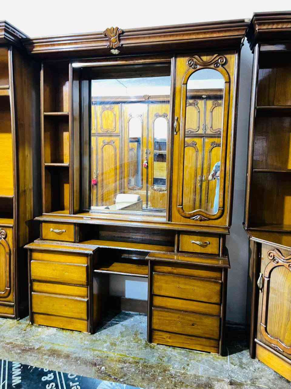 غرفه نوم ملكي حطاطه استخدام قليل السعر مليون و100 وبيه مجال للاستفسار الاتصال ع الرقم ***********
