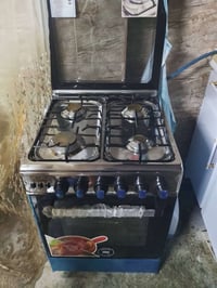فرن • نظيف ١٠٠٪ • بدون عيوب
