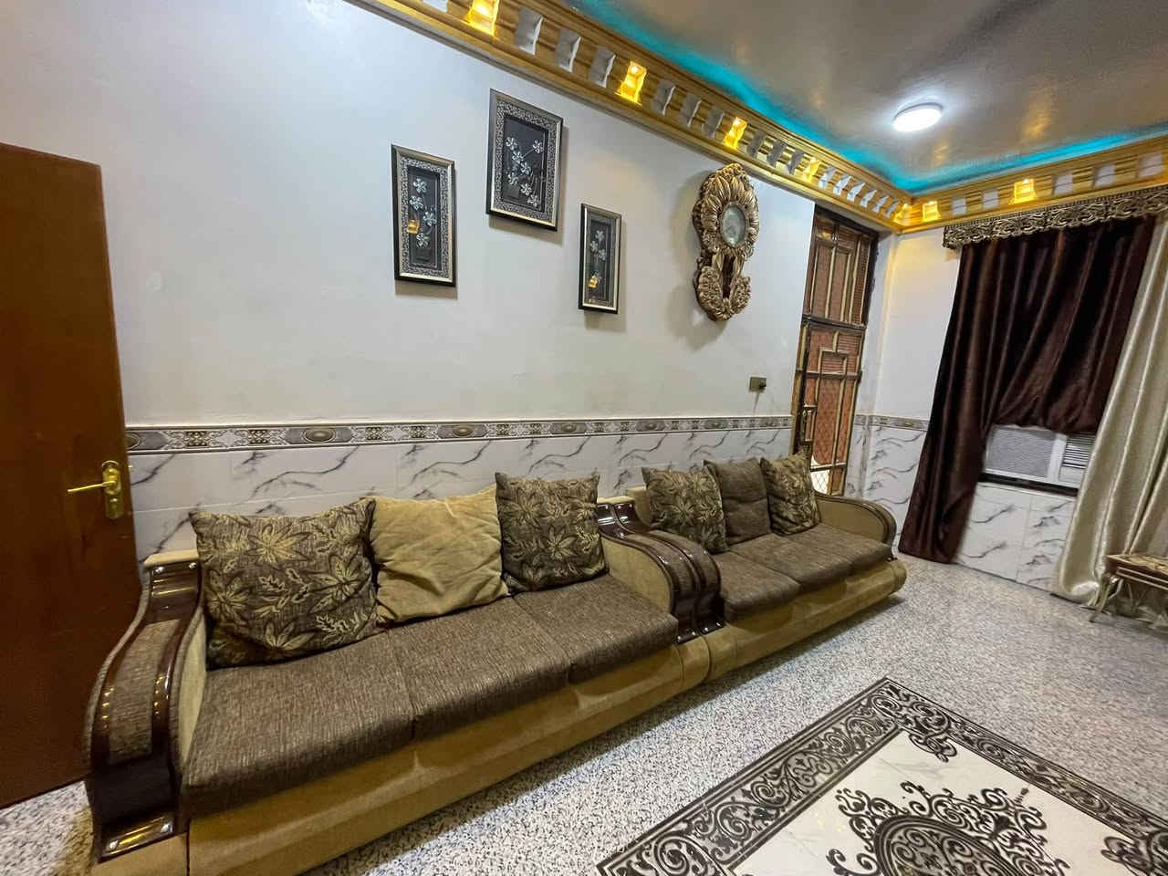 تخم ونص • صوفا