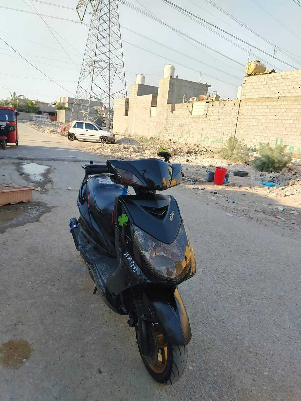السلام عليكم دراجة سكنس 140 فحل للبيع كابريتر دراجه خير من الله كهربائيات كلها شغاله اشااير يمنه يسره ودبل اشاره لايت امامي وخلفي بگ لايك مغلف تغليف حلو بيها صلنصه رياضي ووياها كاتم الصوت مالتها عندك دبل خلفي بلادي ودبل رياضي قفل جنطه قفل قبق الدراجه ما ناقصها أي شي تخبل سعرها 600 وبيها مجال قليل عنواني بغداد الدورة للاستفسار *********** واتساب
