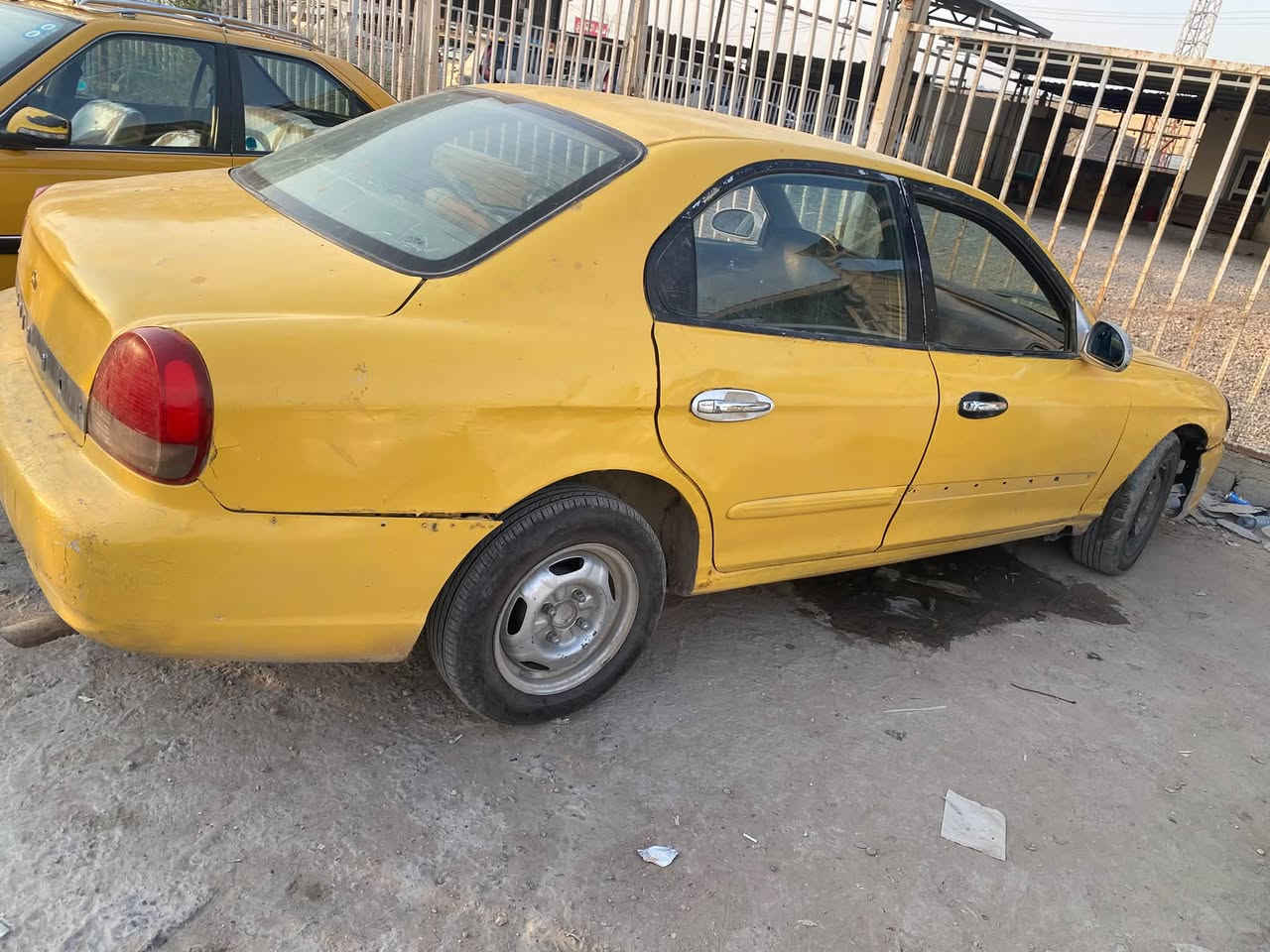 سوناتا موديل ٢٠٠٠ سنويه ساقطه ٢٠٢٢ مكينه بيها خيط بخار كير جديد صدر جديد سياره شغاله  السياره كير عادي السعر ١٨ وبيها مجال
