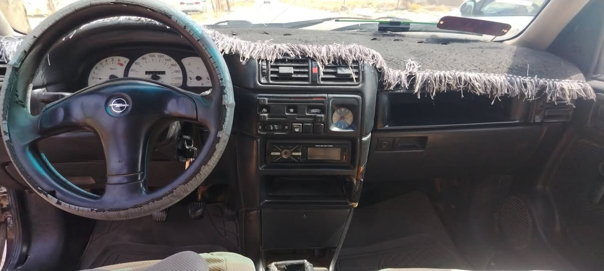 اوبل فكترا للبيع تكسي موديل ٩٣ قايش عريض سياره حلوى شغل وطلع للشارع السعر 28 بي مجال الشراي يتصل على الرقم *********** العنوان كركوك
