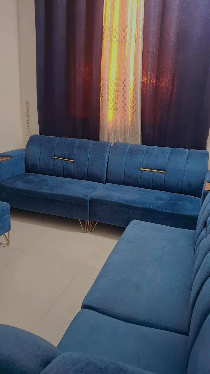ديوان من 5 قطع نضيف نضافه 95 % التفاصيل  ***********
