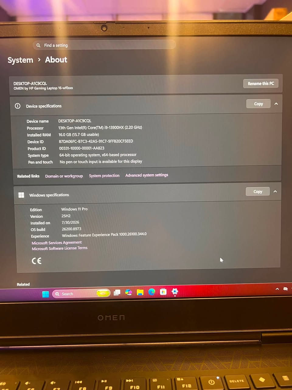 السعر: 1,600,000 🔒 قفل
رقم: *********** WhatsApp 

🔥 وحش الألعاب والإنتاجية HP Omen 16  ! 
🔥
إذا كنت تبحث عن الأداء الخارق، السرعة الفائقة، والشاشة الخرافية للألعاب، المونتاج، وبرامج الهندسة، فهذا اللابتوب هو الخيار المثالي لك! 🚀
💻 المواصفات الجبارة:
 المعالج (CPU): Intel Core i9-13900HX (أداء جبار للمهام الثقيلة)
 كرت الشاشة (GPU): NVIDIA RTX 4060 8GB (يشغل أثقل الألعاب والبرامج بكل سلاسة)
 الرامات (RAM): 16GB DDR5 (سرعة استجابة عالية جداً)
 التخزين (Storage): 1TB SSD NVMe (سعة كبيرة وفتح سريع للنظام والبرامج)
 الشاشة (Display): حجم 16 بوصة بدقة 2K وبتردد خيالي 240Hz (نقاوة سلاسة لا توصف في الحركة)
📌 ملاحظات الحالة:
 اللابتوب مستخدم بس نظيف جداً (بحالة الجديد) ومرفق مع الكارتون الأصلي الخاص به 📦✨
 الضمان: ضمان لمدة شهر لتبصم وتلعب وانت مطمن 🛡️

🛵 التوصيل: متوفر بسعر5،000 دينار فقط لكافة المحافظات / المناطق
