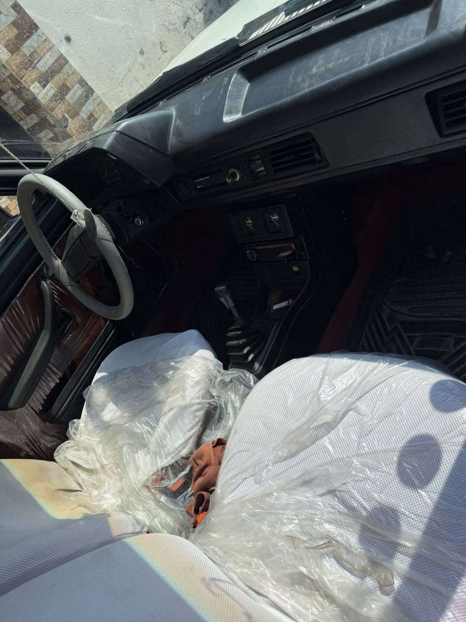 برازيلي ٨٦  ابلادي كير ومحرك وصدر جديد  ٣٨ وبيه مجال ***********  مكان سياره الفلوجه

نص مكتوب في الصور:
- اليوم ١٢:٠٠ م حية