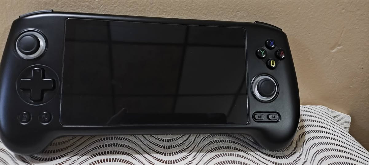 جهاز anbernic rg 556
الجهاز نظيف وبيه العاب ومحاكيات خير من الله مثال (ps2 .ps1 . Wii .3ds . Camecub . Gamehub .winlater) وبيه نظام اندرويد 14 تكدر تحمل اي لعبة مثل بوبجي 
الجهاز بيه بس السهم اليسار مايشتغل معرف ينرادلا برمجة او تنظيف 
السعر 👈👈👈  150 الف مع التوصيل مكاني الموصل 
موبايل واتساب 👈👈 ***********
