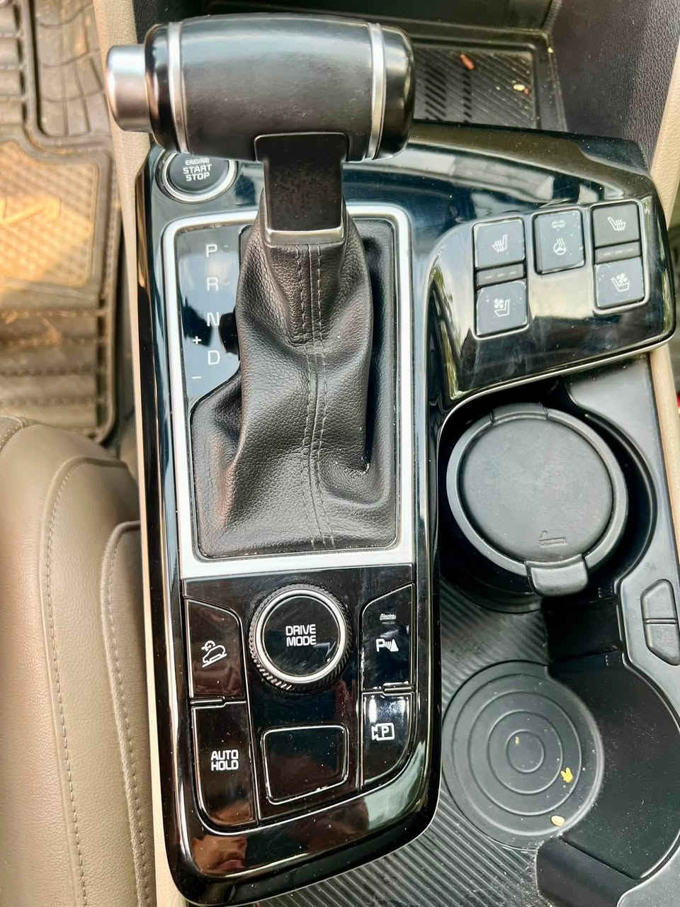 ‏kia sportage 2024
كيا سبورتاج2024
فول مواسفات 
وارد خليجي
‏‎ - بانوراما
‏‎ - حساسات أمامية
‏‎ - حساسات خلفية
‏‎ - لايت زينون + LED
‏‎ - بك لايت LED
‏‎ - ويل كب 19
-‏‎ تشغيل عن بعد
‏‎ -فتح الصندوق كهرباء ذكي
-بصمه
- ابواب بصمه
‏-‎ دشبول شاشة
‏‎ - تدفئة المقود والكشنات الأمامية
‏‎ - مثبت السرعة Cruise
‏‎ - فحص أنظمة السيارة
- تبريد قطعتين
- كشن هيتر حار و بارد
‏‎ - حساسات ضغط اطارات
شحن واير ليس
سكان هيتر
‏‎ - هاند بريك بصمة
‏‎‏- ABS
‏‎‏ - Auto Hold    أوتو هولد
‏‎- نظام مانع الانزلاق
نظام سبورت
نظام ايكو نورمال سمارت‏
ملاحظة/ السيارة مكفولة كفالة عامة من كل شيء
السعر 222 
للاستفسار ***********
