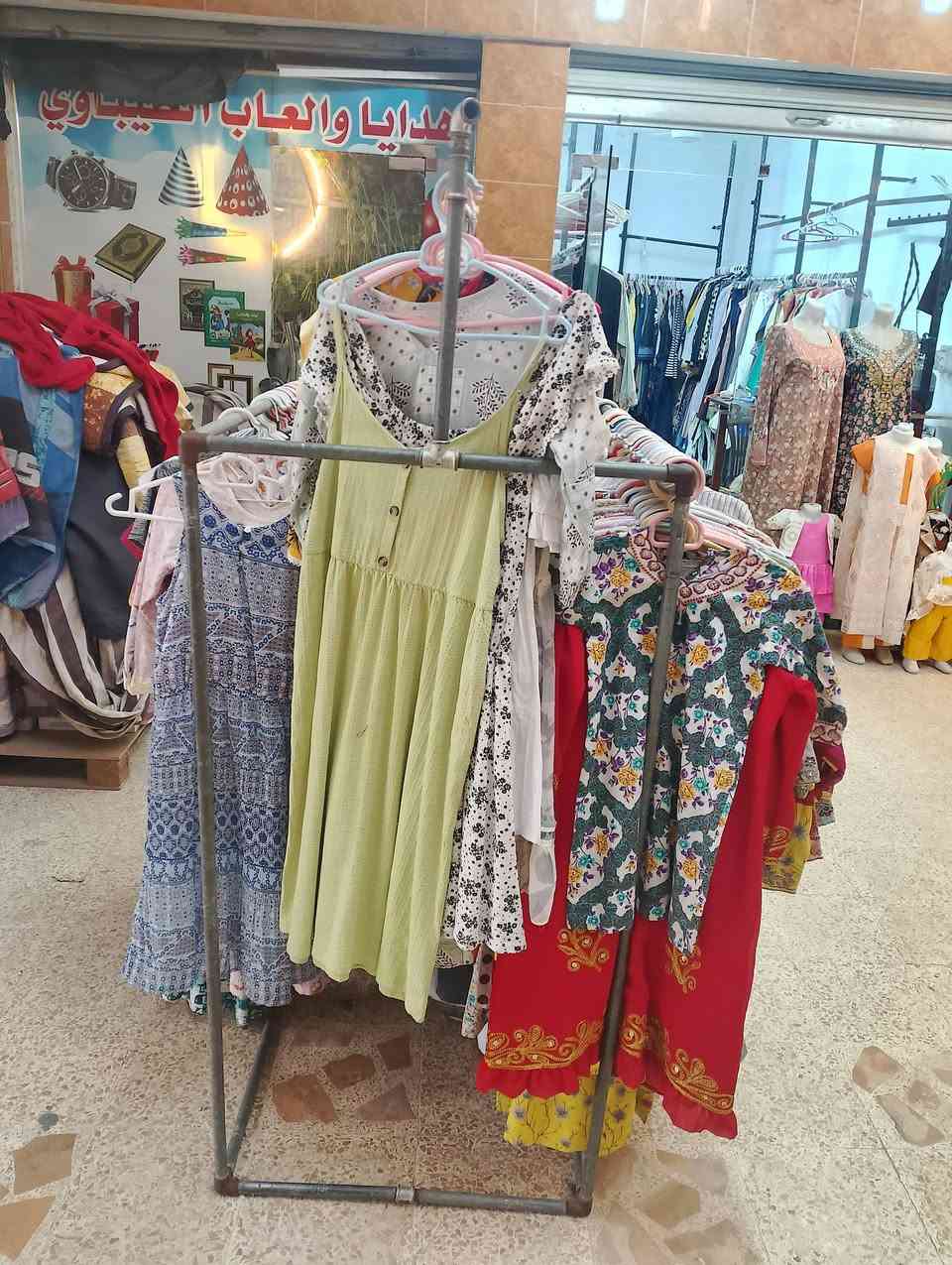 للبيع سند ملابس عدد اثنين ***********
