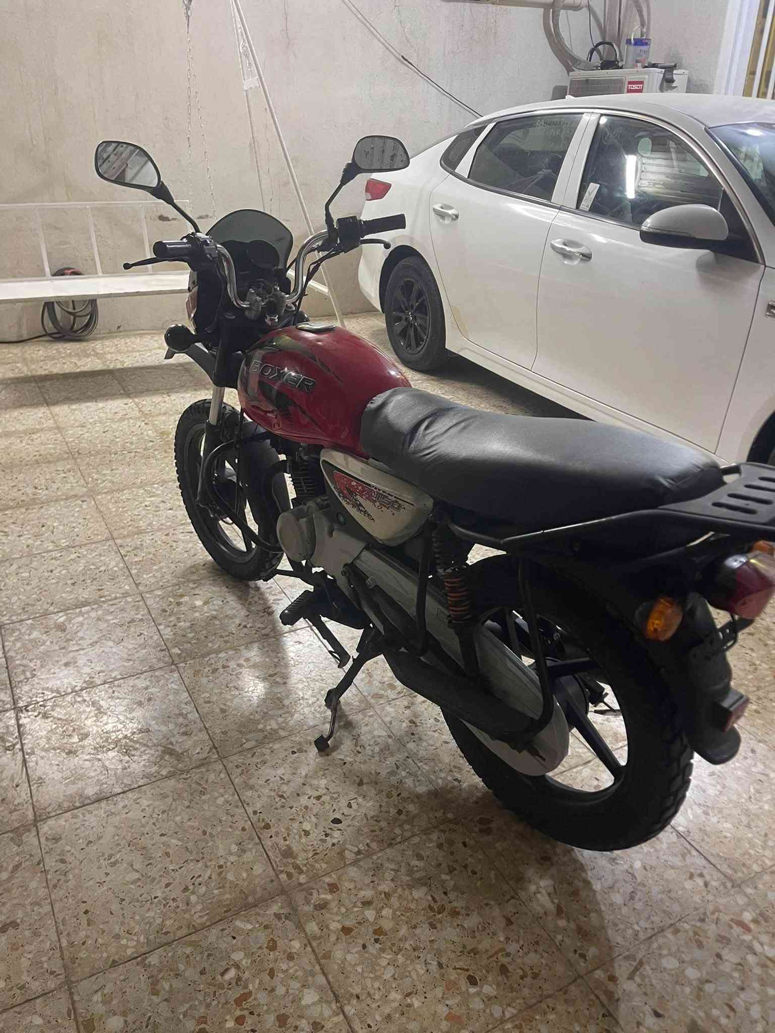 بوكسر موديل ٢٢ بدون أوراق اتكفلها سرقه حلال حرام بوكسر نضيف الله وكتبه ورسله كلها شغاله وجديده الدراجه نضيفه لمعنه الكلمه مكينه خرسه تجيفت شركه جديد لايت زنون أبو ال٧٥ 
الشعب نهايت الفورتات
الاستفسار ***********
السعر ٩٥٠ بيها مجال
