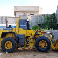 كوماتسو • حجم ٣٨٠ • موديل ٢٠٠١