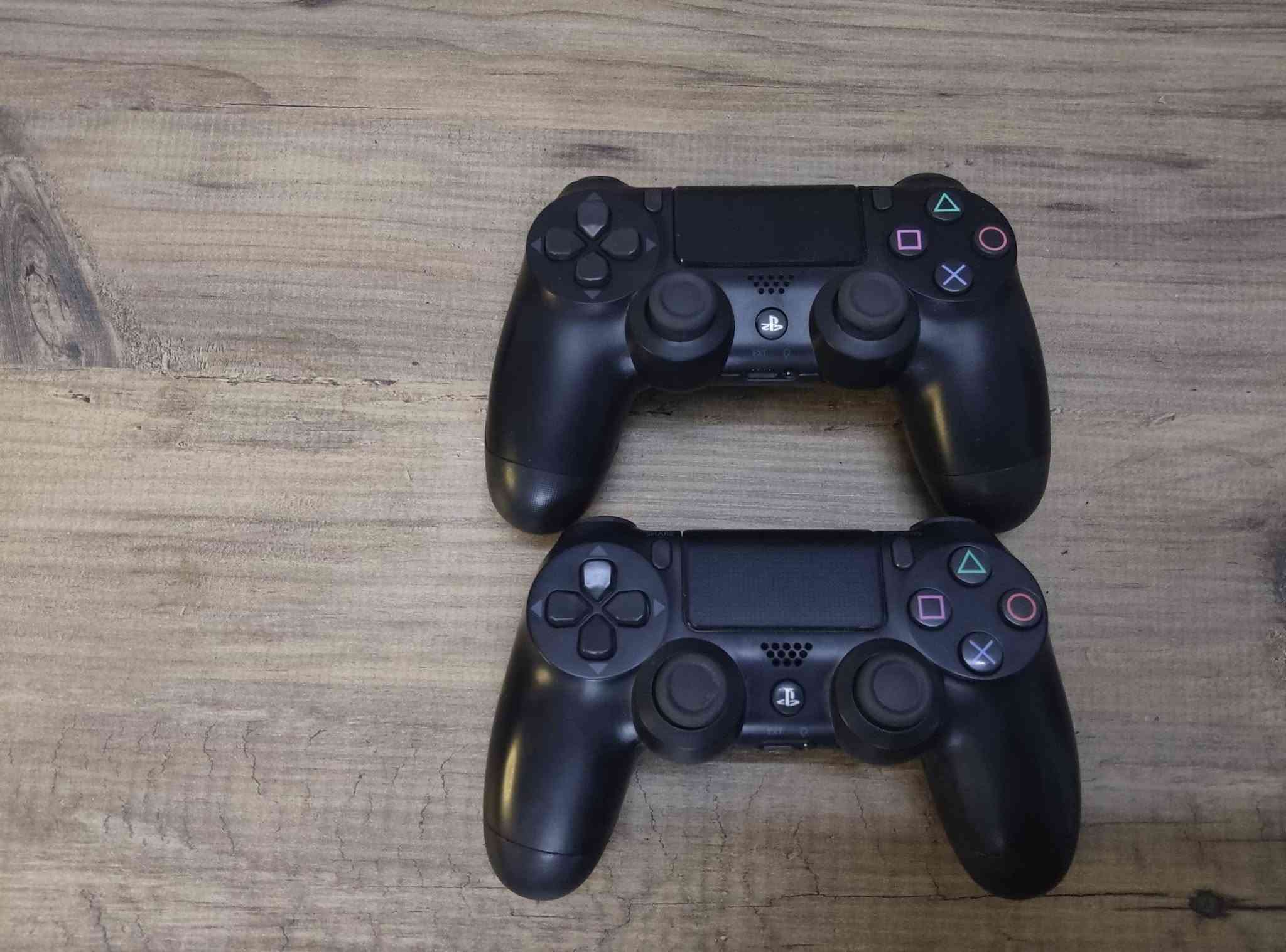 السلام عليكم 
Ps4 pro   البرو     جهاز اصلي ريجن امريكي قطعة  تخبل 😻 مهكر نظام 9:00 
نظافة الجهاز 99%🩵 
ملحقات الجهاز 
كيبلات
جويستكات
وكارتونة اصلية 
جهاز كله مختم بختم الشركة قطعة اصلية 
.
اكثر من 20 لعبة قوية 🔥🔥
سعره 370    مكاني بغداد/ العبيدي   ***********    . واتساب ✅

