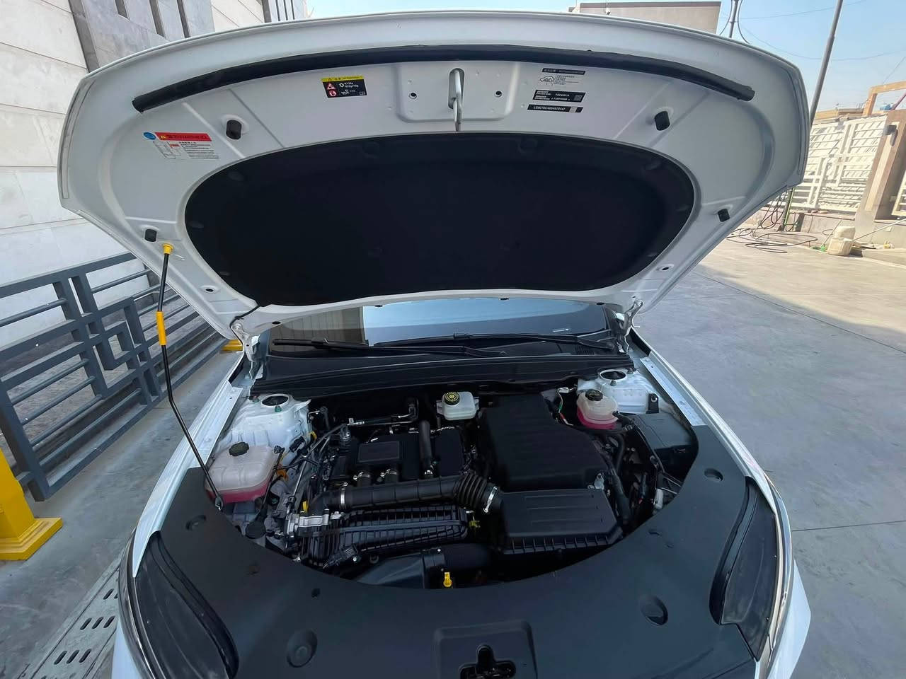 السلام عليكم 
BYD Qin Plus
موديل 2025 كفالة عامة من الشخط والرصعه جديدة ممشاها 3925 الكلي تبديلة الدهن اولى السياره بحالة الزيرو رقمها بغداد تحويل مباشر 
السعر 18،600 وبيها مجال بسيط جداً 
مكانها بغداد العامرية 
للاتصال ***********

