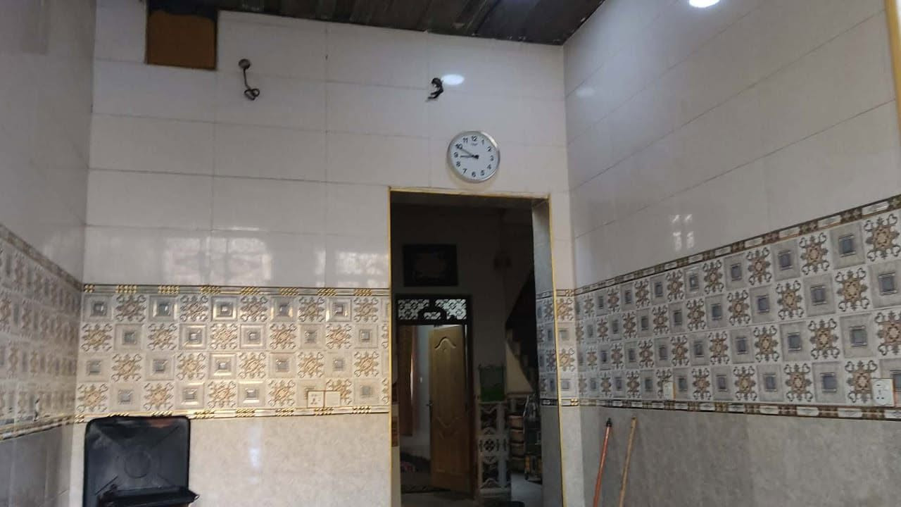 للبيع مشتمل المساحة 125 متر الوجه 
6 وربع والنزال 20 متر البناءطابوق بناء
 حديث الشارع 10 متر الطابق الاول
يحتوي على غرفة صاله استقبال
مطبخ حمام الارضيه صبه ناعمه
الطابق الثاني هيكل مسقف مع الكرسته
 يحتوي على غرفتين صاله صحيات 
الفلوجه حي الشهداء مقاطعة ال21 الف
مقابيل مول المصطفى البرتقالي للتسوق 
السعرمناسب 78 مليون قابل للتفاوض 
للاستفسار اكثر 
***********
***********
