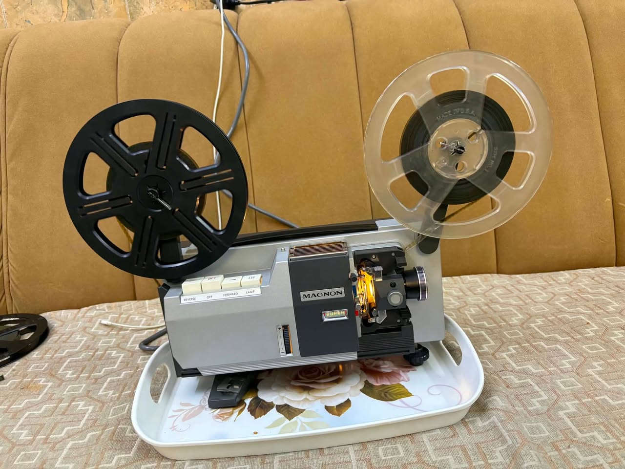 السلام عليكم
عارضة سينمائية ٨ ملم تشغل افلام ( سوپر وعادي) جديدة غير مستعملة مع ثلاث افلام وبكرة فارغة
السعر ١٠٠ الف
بغداد / *********** واتساب
