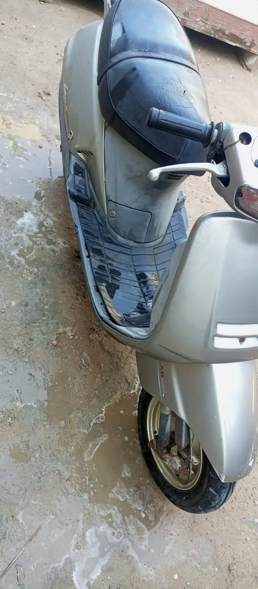 دراجه للبيع هوندا بطه ياباني اصلي 
الدراجه نظيفه حلوه كهربائيات كلها شغاله المكينه مجفته تجفيت جديد شغاله فقط نقصها مصاص طافيه والهندر خارط فقط 
ما بيها حادث وكاله الدراجه
 للتواصل واتساب و اتصال ***********
