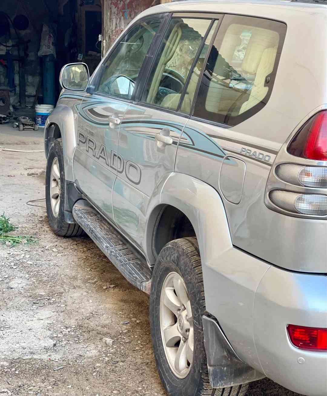 تۆیۆتا پرادۆ مۆدێل٢٠٠٧
بێ بۆیاخ بێ کاڵ هیچ کاڵبونەوەیەک سەیارەکە زۆر پاکە و توند و تۆڵە تەقەو رەقەی نییە 186 هەزار رۆشتوە و سەیارەکە هی مەعرەز نییە و هیلاک نییە
سەنەوی و هەموو شتی تازەیە تا ٢٠٣٠ و بەناوی خۆمەوەیە 
سەیارەکە تەبرید مەرکەزی و تۆماتیک و ناو فۆرمیکا و
 چوار بستۆنە
سەیارەکە لە روو جوانترە ناوی لە دەری جوانترە 
لە نزیکی سلێمانیە  و سعریشی ١٤٢ وەرەقە و معامەلە  گۆرینەوەش لەسەر دڵ گرتن
ئەگەر موشتەریش نیت رەحمەتت لێبێت سعر تاقی مەکەوە 
رەقەم
*********** السليمانية, العراق
