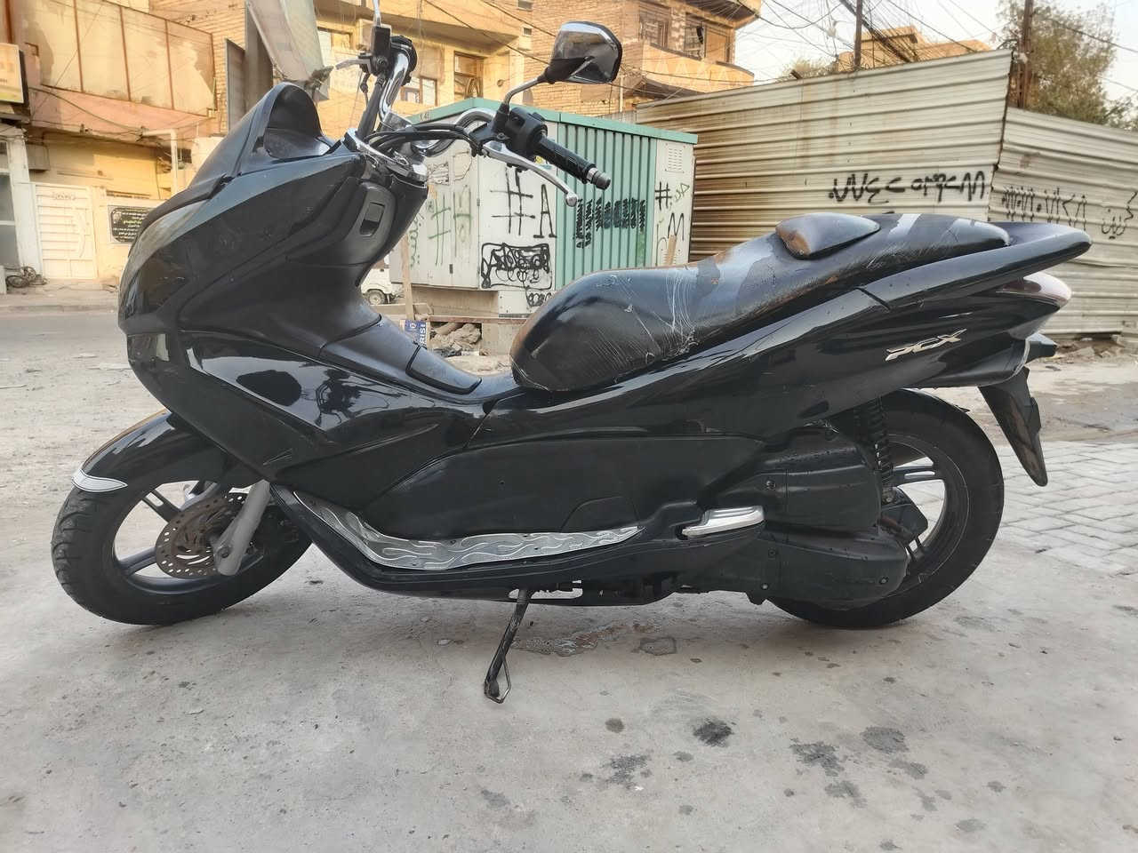 السلام عليكم للبيع بي سي اكس مبدل بيهه فقط كازكيت
  نقص بس استان تعليك والجامه الطويله ليطه مكسوره
الدراجه خير من الله استان كهربائي فقل جنه فقل استيرن السعر ب 950 مكان ساحه عدن @ ***********
