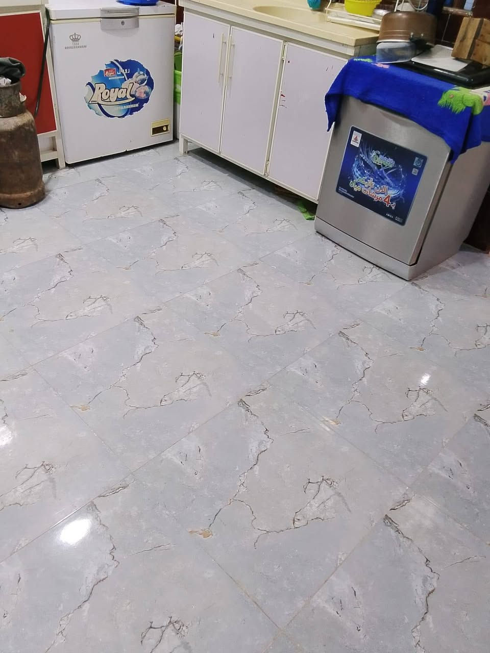 السلام عليكم بيت زراعي ببدعة الرحمه قريب على الشهداء مساحته 200متر بناء حديث كونكريت واجهه 10والنزال 20 متكون من غرفتين وصاله ومطبخ واستقبال وحمامات داخليه وخارجيه ومنورين للاستفسار الاتصال على الرقم ***********
