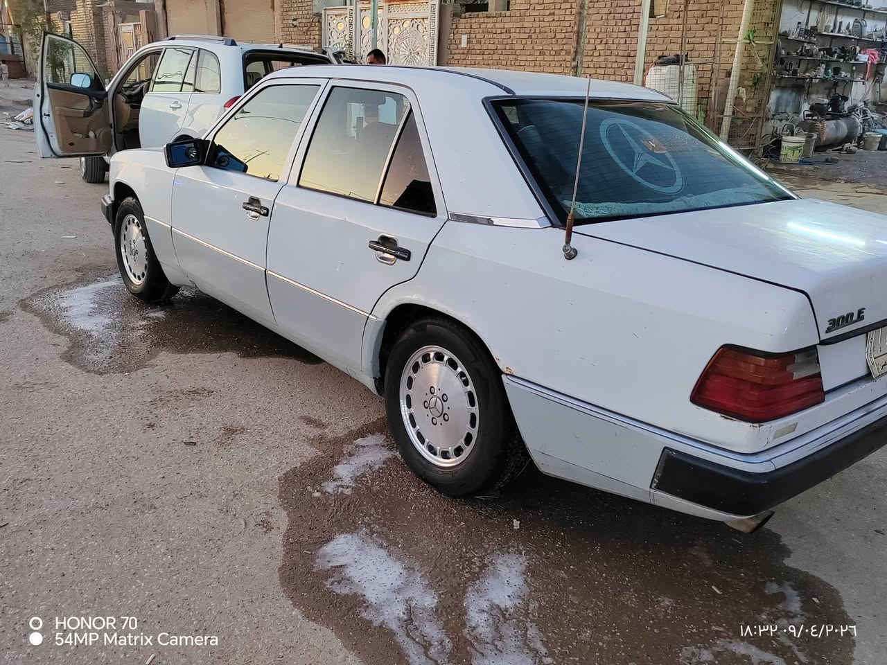 مارسدس  موديل E300 @91
كير ومكينه ٣٠٠ vvtام بطل اسود
سياره جاهزه
٤ جام كهرباء
تبريد
تخم ويل و تاير جديد توني شاده بلادي
باتريد جديد
لايت زنون وشمسي ٣ طكات
ماسحه وزراكات شغاله
بيها قاعده وحده معمره
سنويه لل٢٨
باسمنه مداور ثاني يوم مشروع وطني
سياره لا معمره ولا مصبوغه ع وضعها
السعر ٥٥ قفل من الاخير كلش
مكان السياره الناصريه الشطره
*********** وخاص مفتوح
هاي تفاصيل كامله شراي حياك الله ما تشتري لاتشلع كلبي

نص مكتوب في الصور:
- HONOR 70
- 54MP Matrix Camera
- ١٨:٥٣ ٠١/٠٥/٢٠٢٦
- MODEL YEAR: 1991 ENGINE: 3.0L M103 Inline-6 HORSEPOWER: ~177 HP DRIVETRAIN: Rear-Wheel Drive BODY STYLE: 4-Door Sedan (W124) WHEEL TYPE: Mercedes-Benz 'Gullideckel' MERCEDES-BENZ E300 (W124) ENGINE: 3.0L M103 Inline-6 HORSEPOWER: ~177 HP DRIVETRAIN: Rear-Wheel Drive BODY STYLE: 4-Door Sedan (W124) WHEEL TYPE: Mercedes-Benz 'Gullideckel' (specific to this vehicle) COUNTRY OF ORIGIN: Germany HONOR 70 54MP Matrix Camera 2026/04/09 18:36
- ١٨:٣٦ ٠٩/٠٤/٢٠٢٦
- O HONOR 70
- ۱۸:۳۲ ۰۹/۰۶/۲۰۲۶