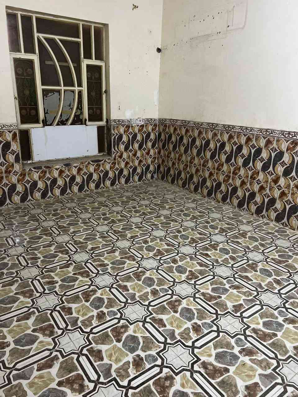 بيت للبيع ١٥٠ متر طابو صرف تحويل مباشر يتكون من غرفة استقبال وصالة ومطبخ وبناء ٢٠١٨ بناء طابوق والسقف والاساس كونكريت بحالة ممتازة جاهز للسكن حي الكرار  مقابيل الشاشة وعلى ساحة خضراء 
وتم تنزيل السعر ٧٧ مليون 
للاستفسار
***********
***********
