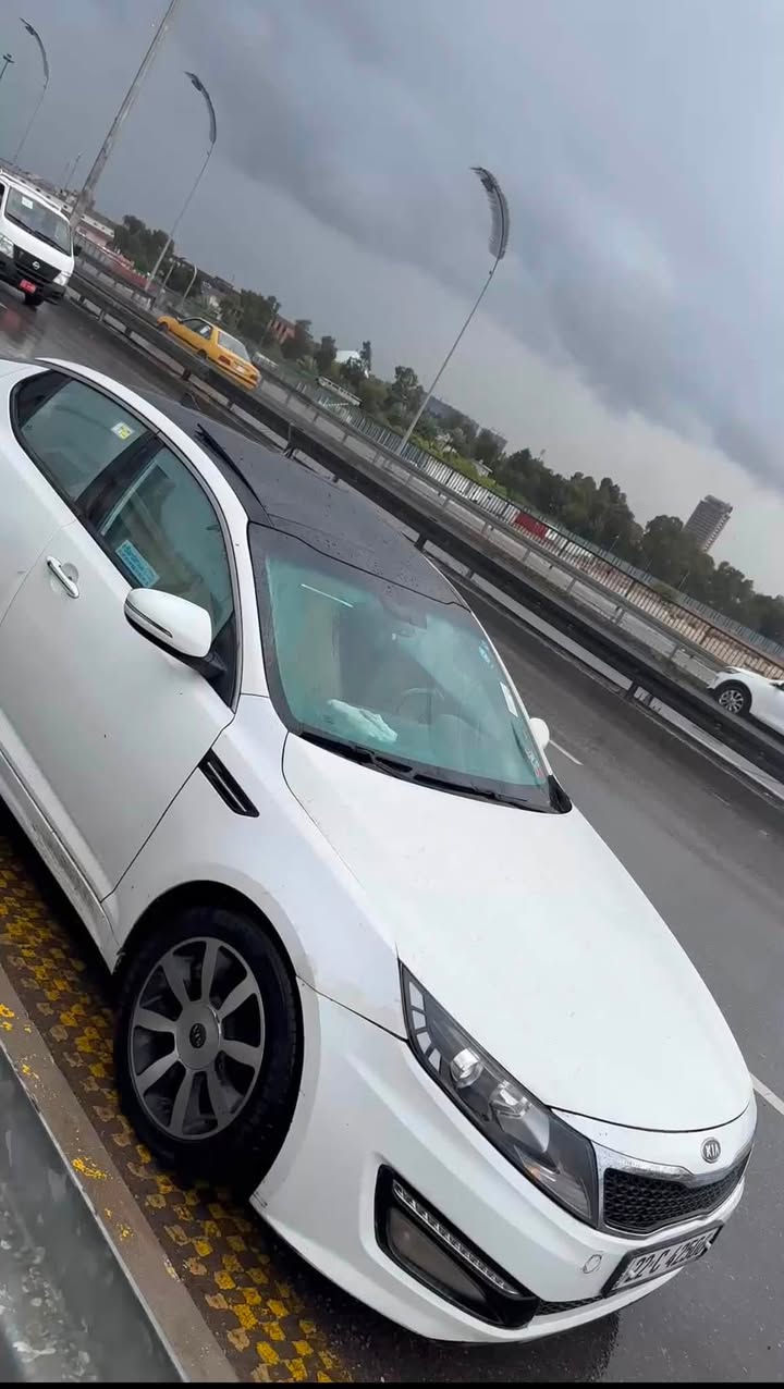 للبيع أوبتيما 2011 خليجي VIP 🔥

المواصفات:
▫️ موديل 2011 خليجي
▫️ محرك 2400 دوش
▫️ دبل اكزوز المرغوب
▫️ لون أبيض صدفي 🤍
▫️ كشنات تحكم كهرباء
▫️ بانوراما ☀️
▫️ ثلاجة
▫️ مري شفط
▫️ شاشة CarPlay + دبل مروحة

ملاحظات
🔸منضومة تبريد (كاملة) يعني من البواري وانته صاعد لل كمبريسر كله جديد طكارتون التبريد ثلج 
🔸 دوشمة جلد جديدة
🔸 صدر أمامي وخلفي جديد
🔸 أرضية تغليف جلد كاملة جديدة
🔸 دبل عوازل + فرشة جلد بالصندوق
🔸 السيارة مصروف عليها هواي، على إيدي السياره 
🔸بك لايتات ليدات اصلي 
🔸كشنات خزن ميموري 
🔸تحكمات ستيرن كاملة محدثة مع الشاشة 

الملاحظات:
▪️ توجد نواقص قليلة:

 ● شمعة مال صدر خلفي
 ● طوبة صدر أمامي فقط
▪️ بيها قطع صبغ، مو حزام
▪️ الرقم أربيل الدولي الجديد، يعني بس تحول
▪️ الغرامات صفر ✅

💰 السعر: 95  —  وبيهه مجال قابل للتفاوض 

📍 السيارة مكانهه بغداد موجودة
📞 ***********
📲 متوفر فيسبوك وواتساب
