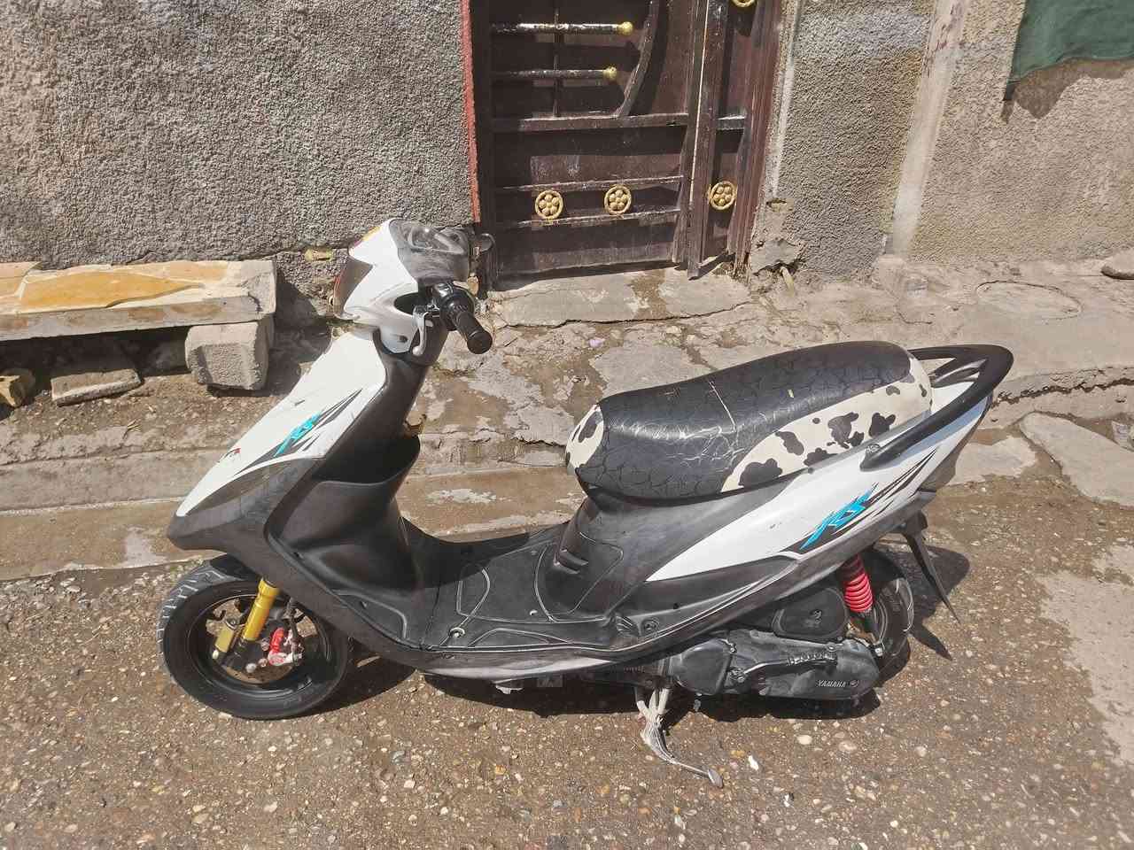 سلام عليكم دراجه ماكس للبيع دراجه نضيفه وحلوه بيهه بس ماشه نقصهه ويرادلهه باتري وكلج الخلفي اي نقص مابيهه بعد السعر 400 العنوان بغداد الشعب الستفسار ***********
