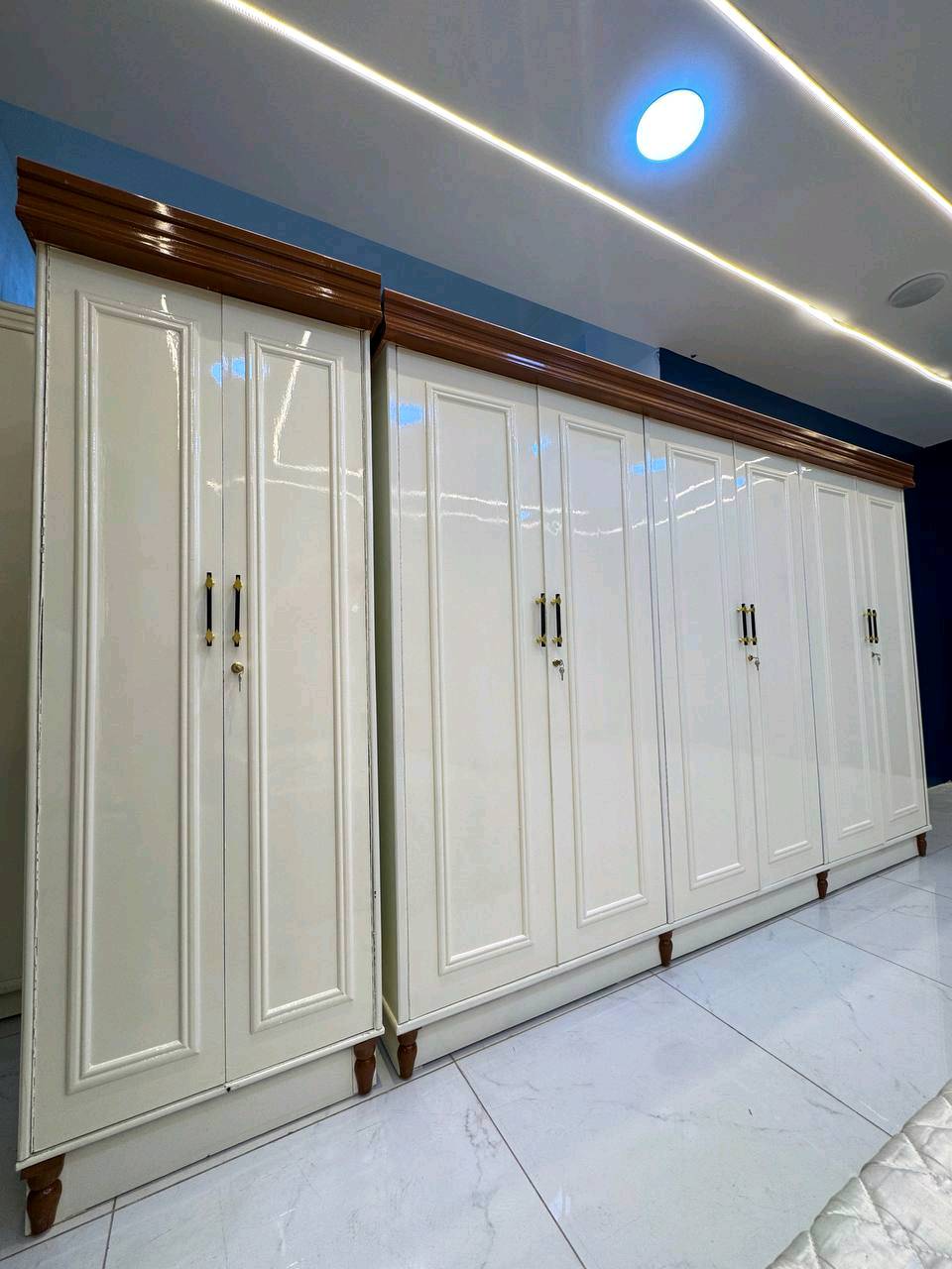 حصرياً موديل ميلانو 💢   

السعر مليون و100 الف دينار فقط 😍

غرفه نجاره عراقي شغل قتصاديه 🛌

متكونه من 10 قطع مميزه 

الكنتور ارتفاع 240 طول 320 

مع الزاويه مجموع الطول 4 امتار 

السمك الخارجي للغرفه 5 ملم انديف

والسمك الداخلي 3 ملم معاكس ابيض

مع مرايه قيافه وطابوريه  🎁 

سعر الشازلون الخزان 75 الف 

سعر الشازلون المقعد 50 الف

متوفر توصيل وشد داخل بغداد 😊

متوفر توصيل وشد لكافة محافضات العراق 🇮🇶